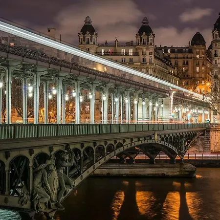 16 Near Eiffel Tower *