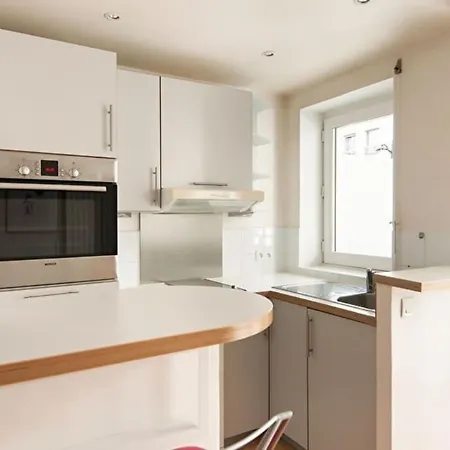 16 Near Eiffel Tower 아파트 파리