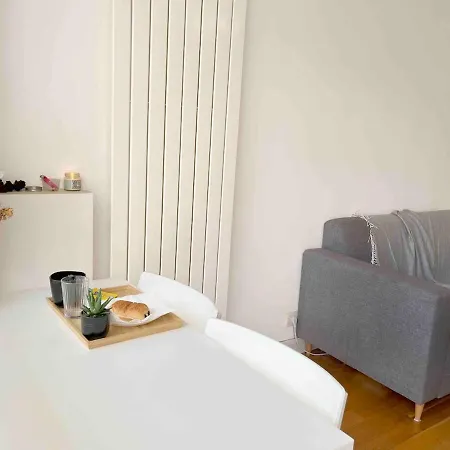 16 Near Eiffel Tower Paris